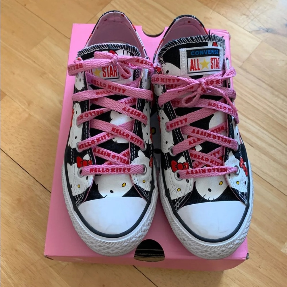 HELLO KITTY CONVERSE